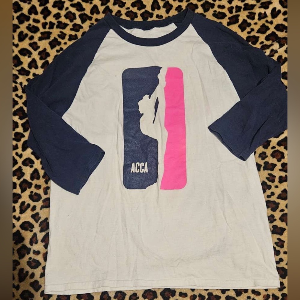 Size s but could fit a med. Cheer shirt quarter sleeves